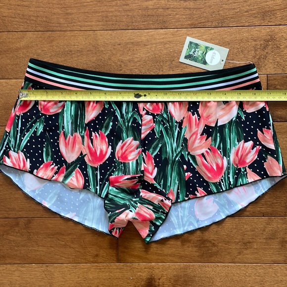 Eidon Nirvana Lulu Beach Shorts - Picture 6 of 6